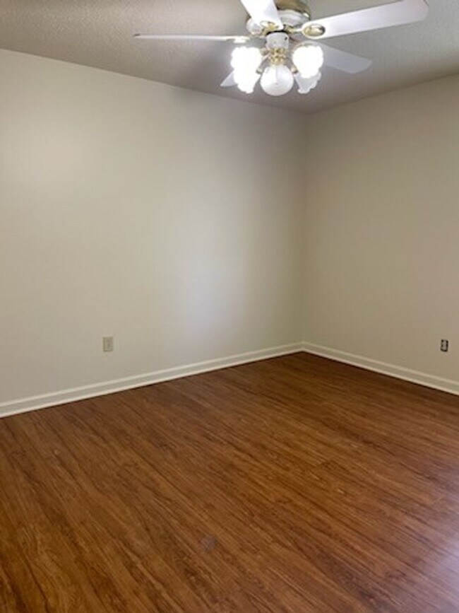 Building Photo - 900 Stratford Cir NW