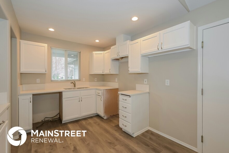 Building Photo - 16830 Marmount St SE