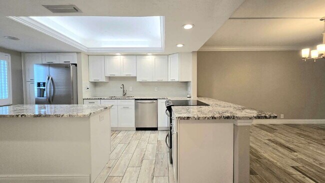 Building Photo - 2244 Winkler Ave