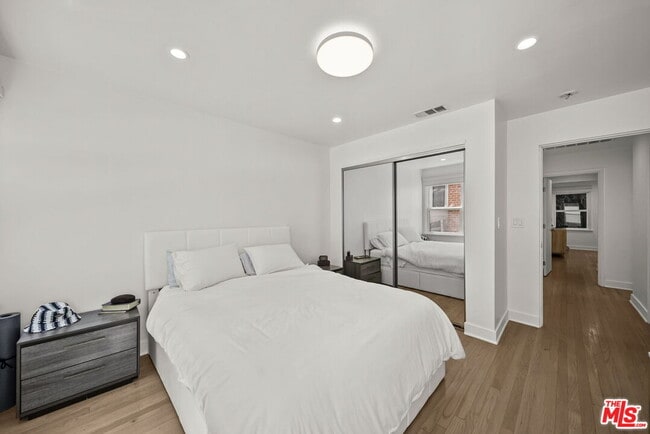 Building Photo - 6295 Ivarene Ave