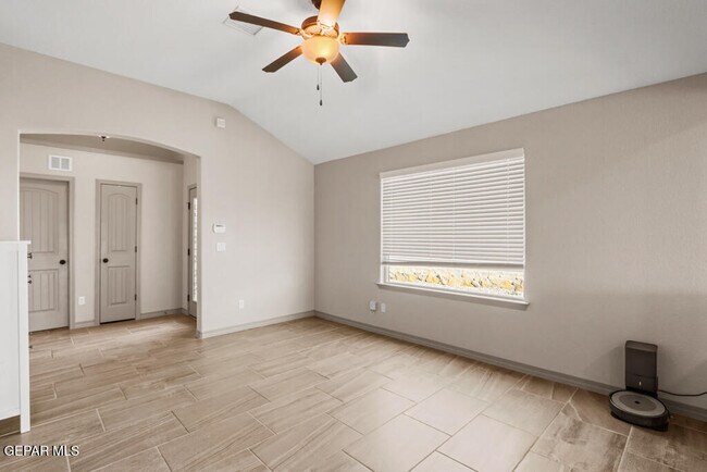 Building Photo - 13960 Lago Vista Ave