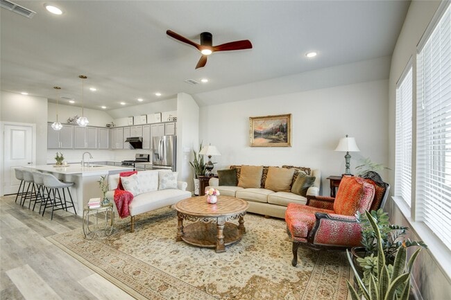 Building Photo - 2815 Torrey Pines Dr