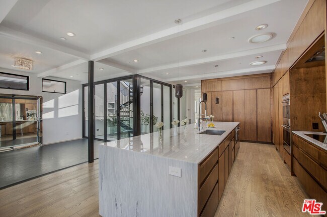 Building Photo - 2105 E Balboa Blvd