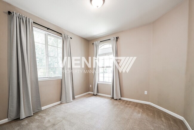 Building Photo - Beautiful 4 Bedroom Home in Gated Community