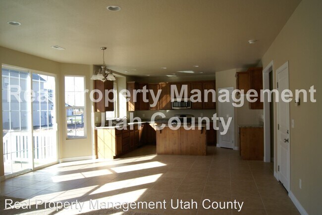 Building Photo - 4 br, 3 bath House - 636 S 2250 W