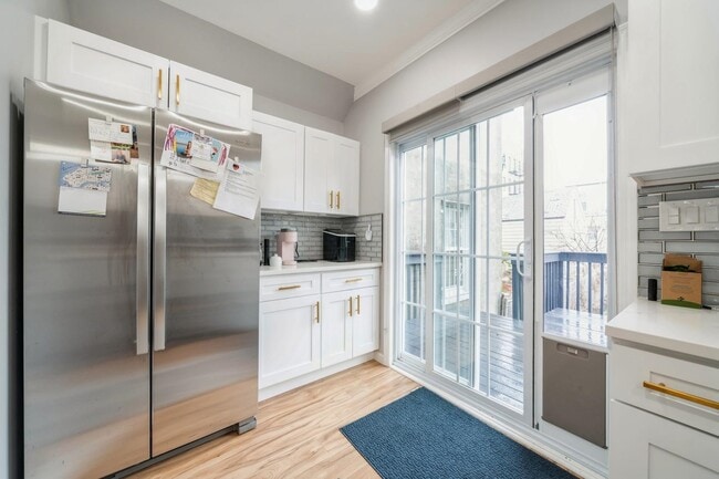 Building Photo - 318 2nd St