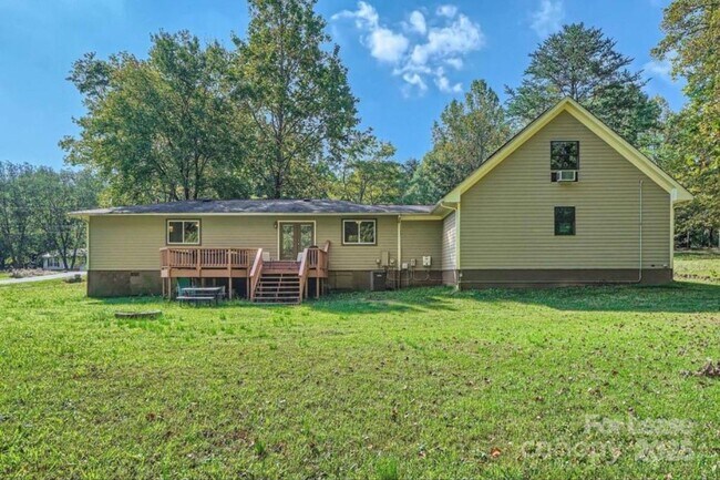 Building Photo - 120 Rustic Way Ln