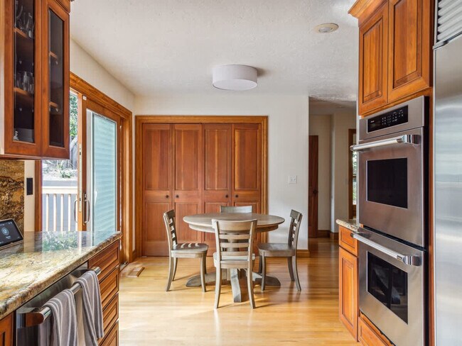 Building Photo - 751 Toyon Dr