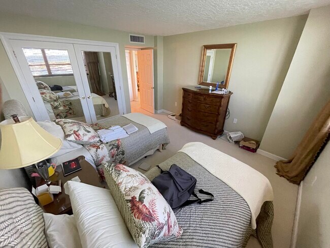 Building Photo - 5600 N Flagler Dr