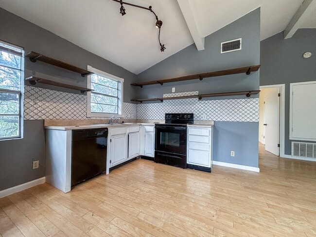 Building Photo - 571 Firefly Dr