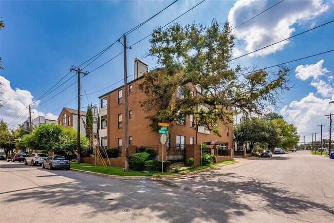 Building Photo - 2905 Swisher St