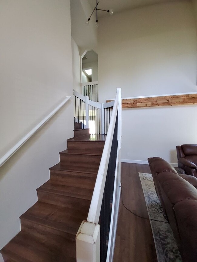 Building Photo - Great home near Progress Ridge
