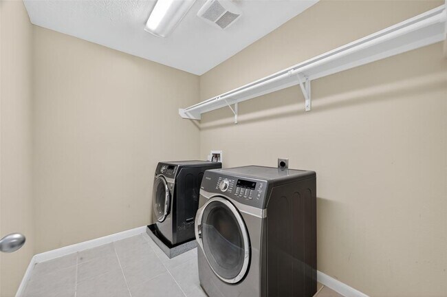 Building Photo - 16506 Lanesborough Dr