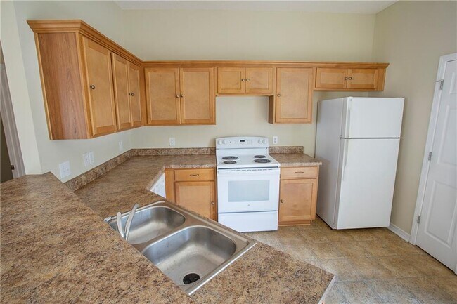 Building Photo - 2159 Seasons Ct