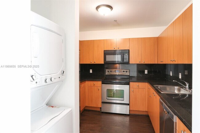 Building Photo - 2200 NE 4th Ave