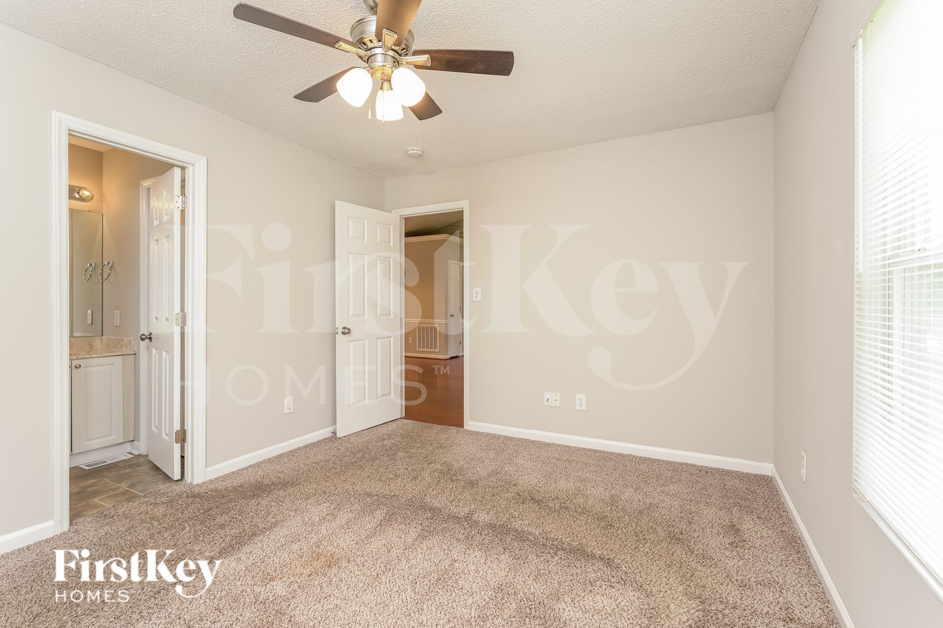 Building Photo - 514 3 Oaks Dr