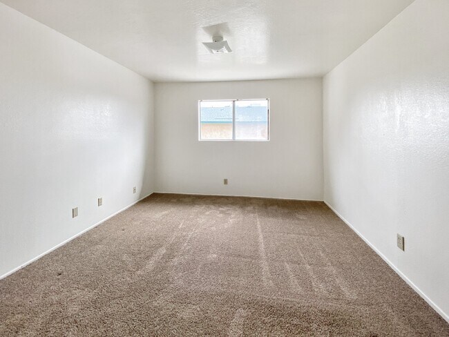 Building Photo - 213 N Alvord St