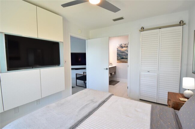 Building Photo - 1515 Pinellas Bayway S