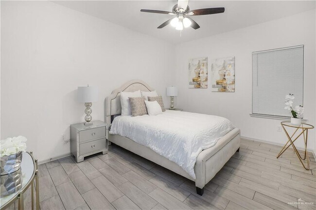 Building Photo - 25 Shavano Dr