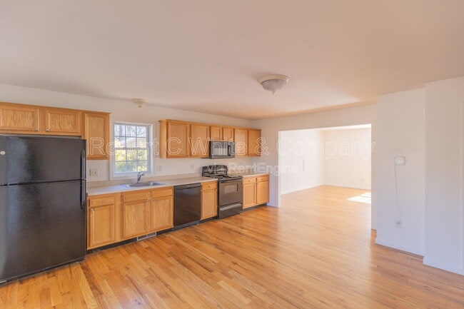 Building Photo - 10 Winthrop Dr