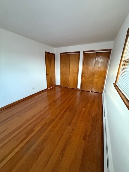 Bed 2 - 1214 E Northwest Hwy