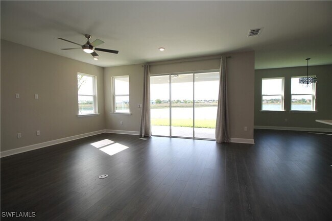 Building Photo - 2051 Grove Dr