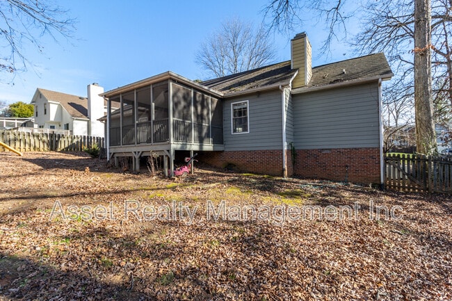 Building Photo - 1405 Wenlock Rd