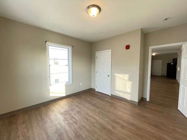 Building Photo - 463 Beech St