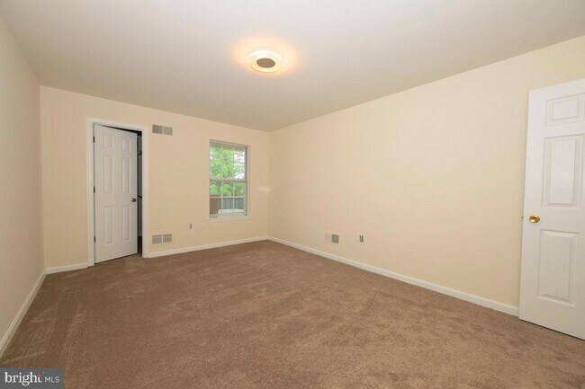 Building Photo - 208 Kelly Ct