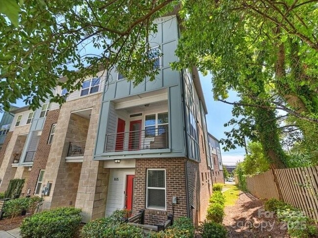 Building Photo - 1615 Chatham Ave