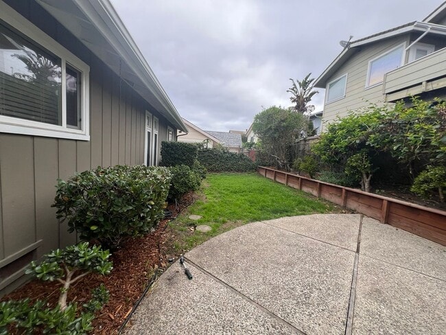 Building Photo - 1234 Bolton Dr