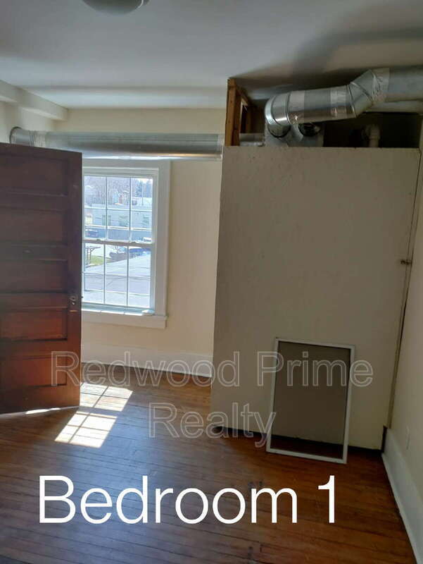 Building Photo - 908 Main St