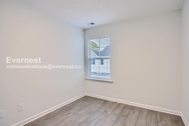 Building Photo - 320 Raines Ct