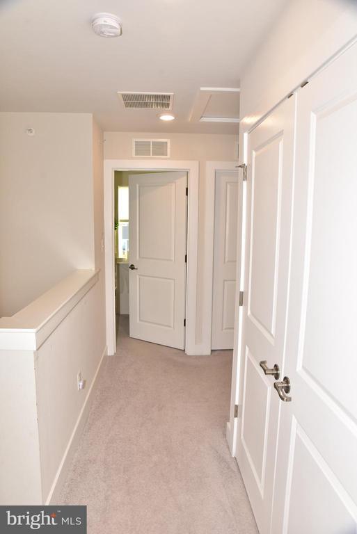 Building Photo - 214 Red Leaf Ln