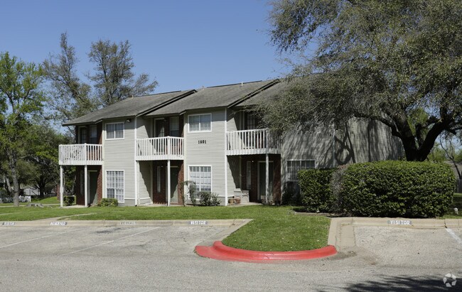 Building Photo - Z-12272023-River Crossing Townhomes