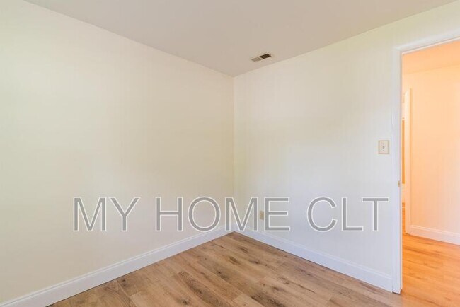 Building Photo - 7821 Cloughy Cir