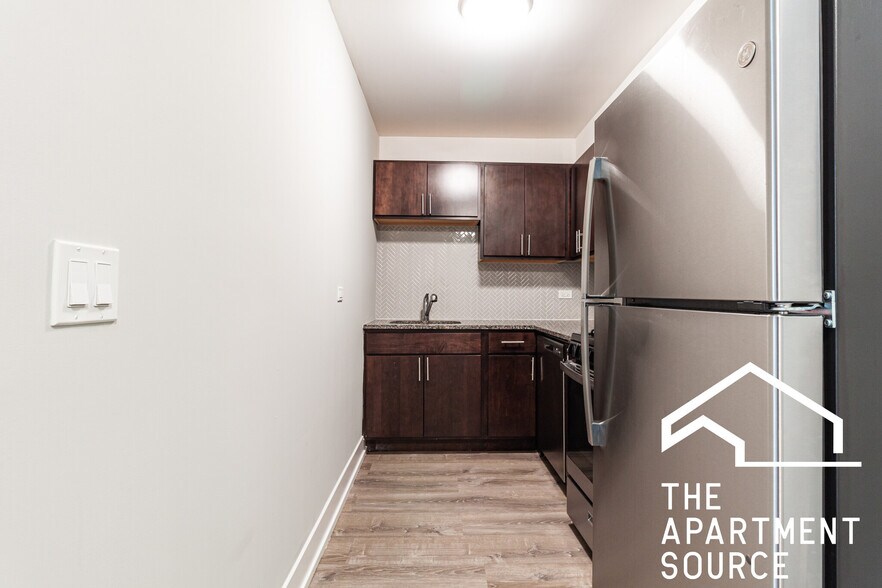 Building Photo - 529 W Surf St