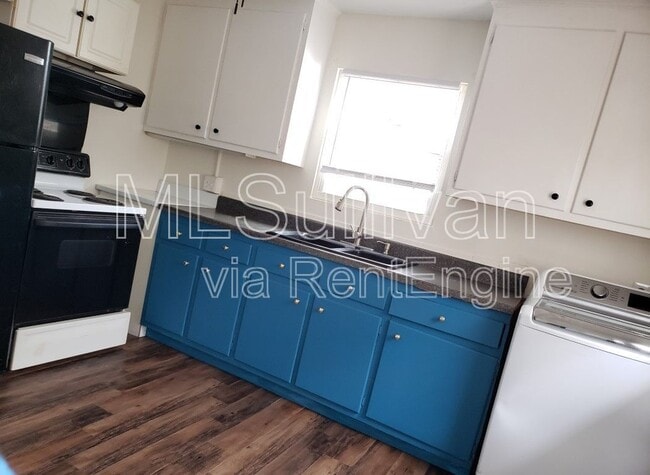 Building Photo - 2421 Dearborn Dr