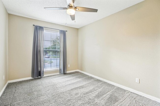 Building Photo - 1605 Lantern Light Dr