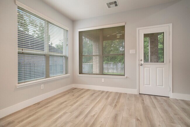 Building Photo - 210 Black Swan Pl