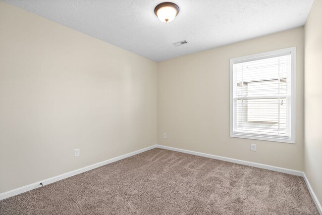 Building Photo - Pet Friendly Four Bedroom with Bonus!