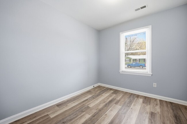 Building Photo - 723 Woodfin Rd