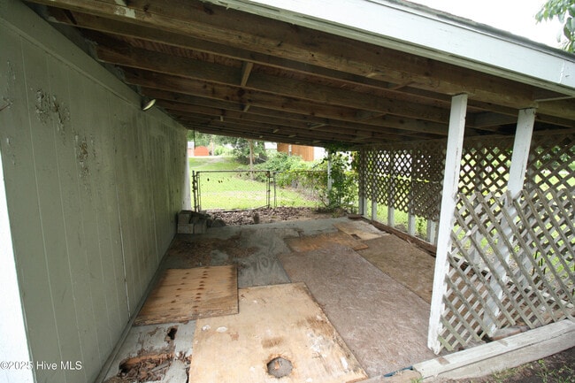 Building Photo - 1329 Hazel Ave