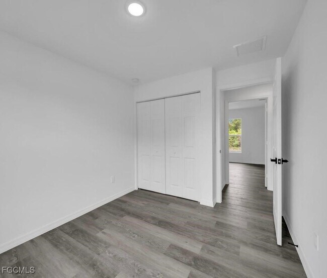 Building Photo - 382 McArthur Blvd