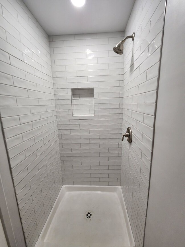 Building Photo - 2BD/2BA Condo in The Plaza Community - MOV...