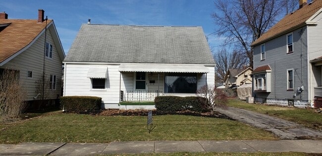 Building Photo - 212 E Kline St