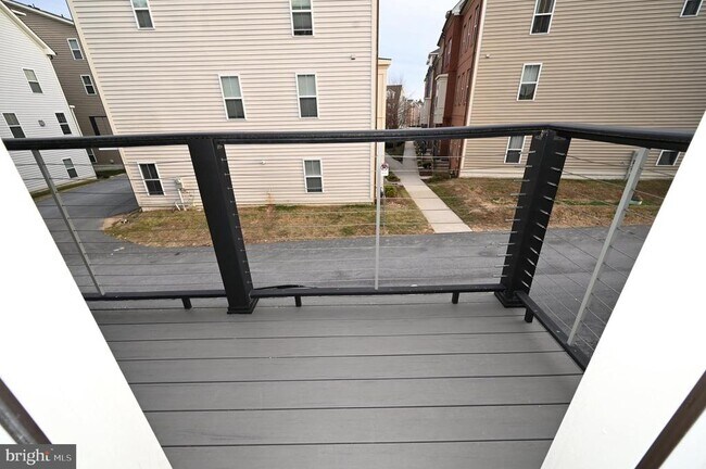 Building Photo - 2413 Glenallan Ave