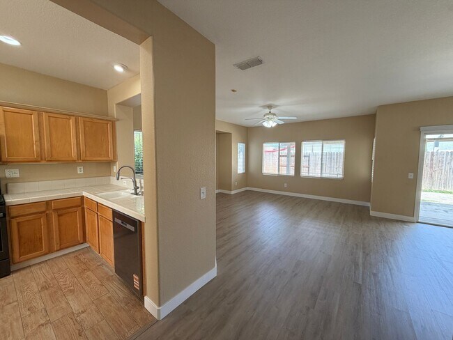 Building Photo - Lovely Three Bedroom Home