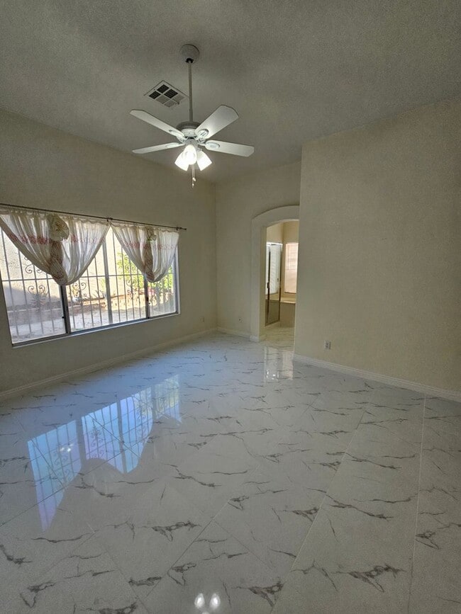 Building Photo - Adorable Single Story 3 Bedroom!!!