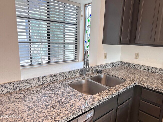 Building Photo - 4725 E Brown Rd